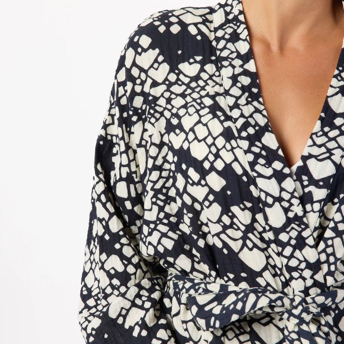 Staycation Robe | Textile Cone - White on Black